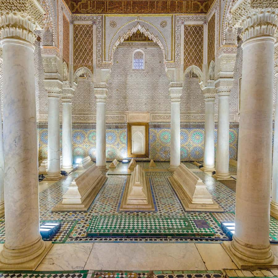 马拉喀什：巴伊亚宫、萨阿迪王朝陵墓、集市与麦地那之旅| GetYourGuide