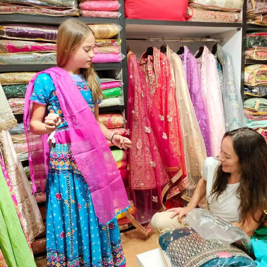 Delhi: Tour de compras para bodas con asesora femenina | GetYourGuide, image size:900x900