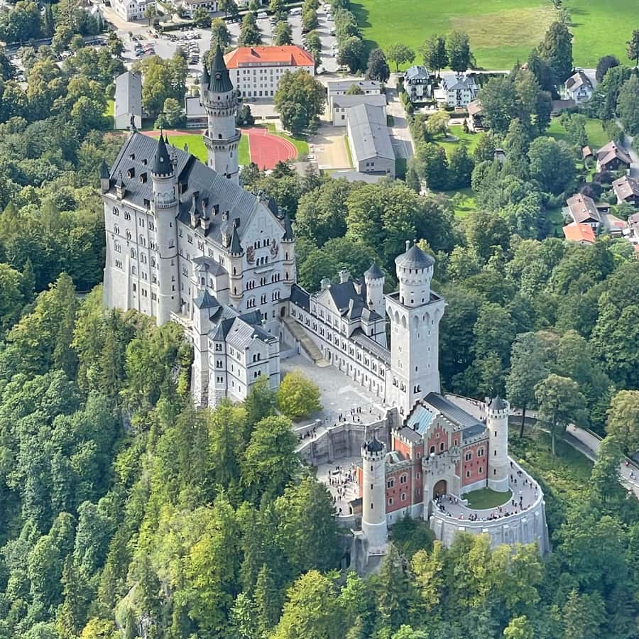 チューリッヒ発ノイシュヴァンシュタイン城プライベートツアー（昼食付
