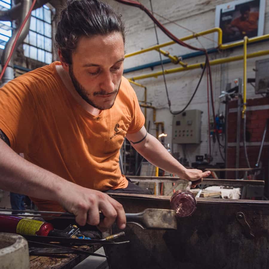 ムラーノ：初心者向け吹きガラスワークショップ | GetYourGuide