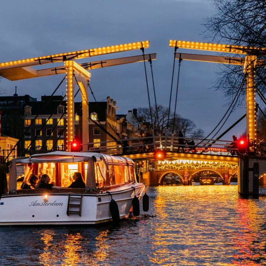 アムステルダム：大晦日のシャンパンとタパスを楽しむクルーズ
