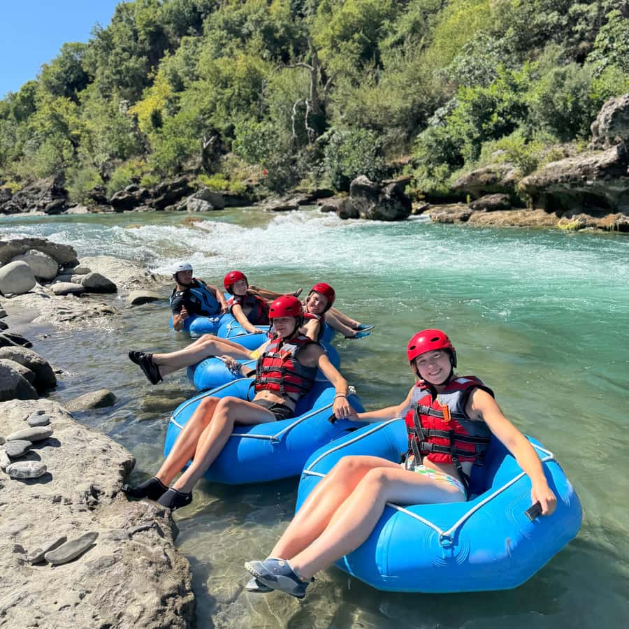 Permet : descente en bouée/rafting dans le parc national de Vjosa |  GetYourGuide, image size:900x900