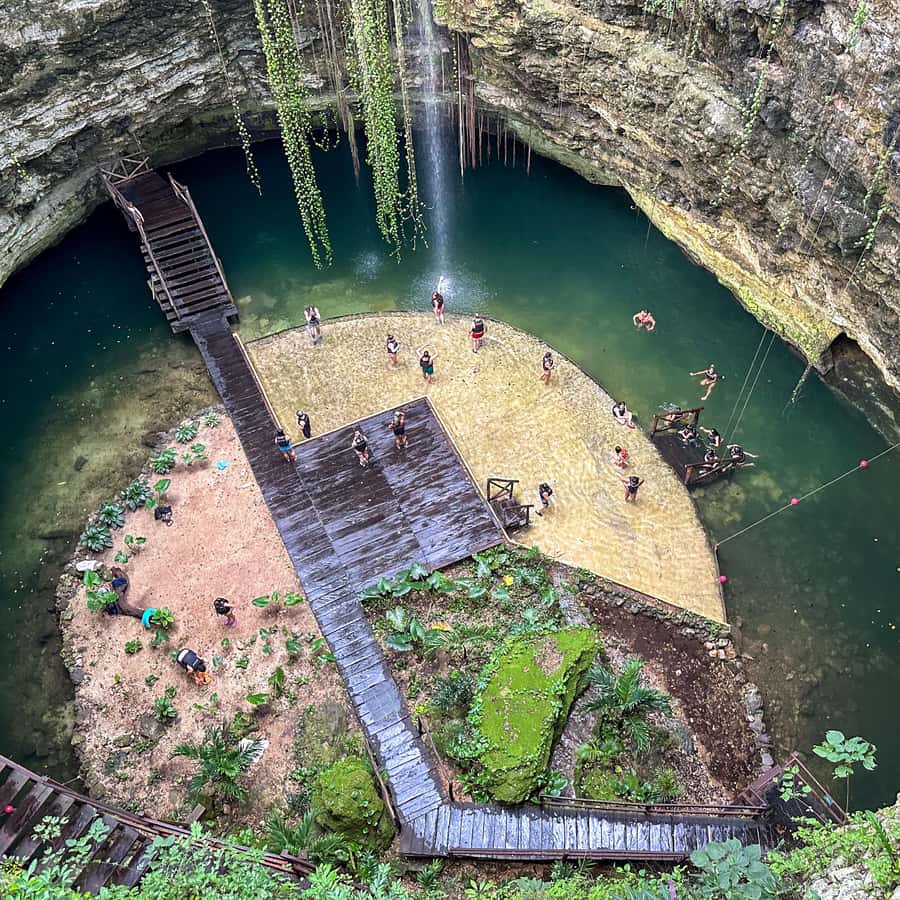 从坎昆出发奇琴伊察、仙人洞和巴利亚多利德一日游| GetYourGuide, image size:900x900