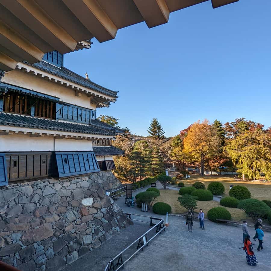 松本城下町散策ツアー | GetYourGuide