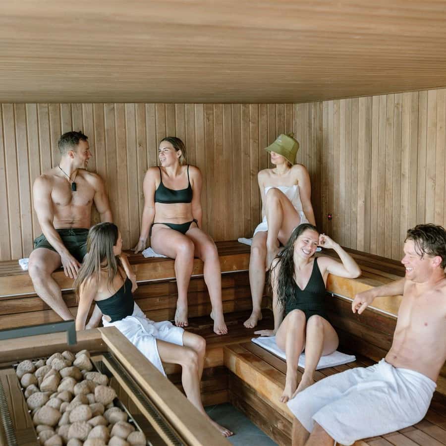 Queenstown: Floating Sauna Experience on Lake Whakatipu