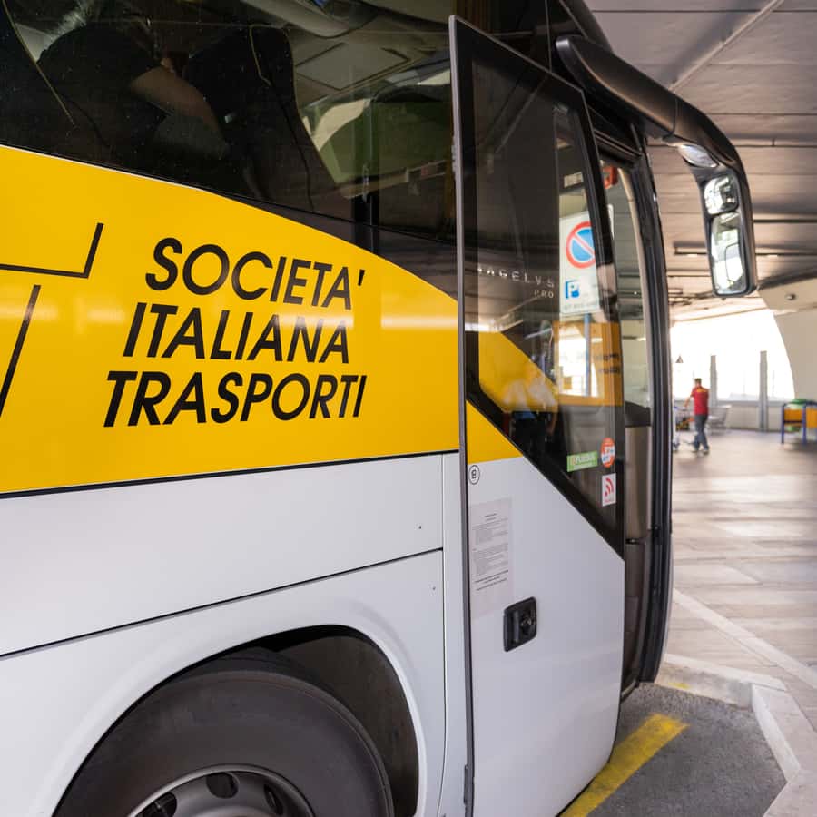 Fiumicino Airport (FCO)：往返Roma Termini 的穿梭巴士| GetYourGuide