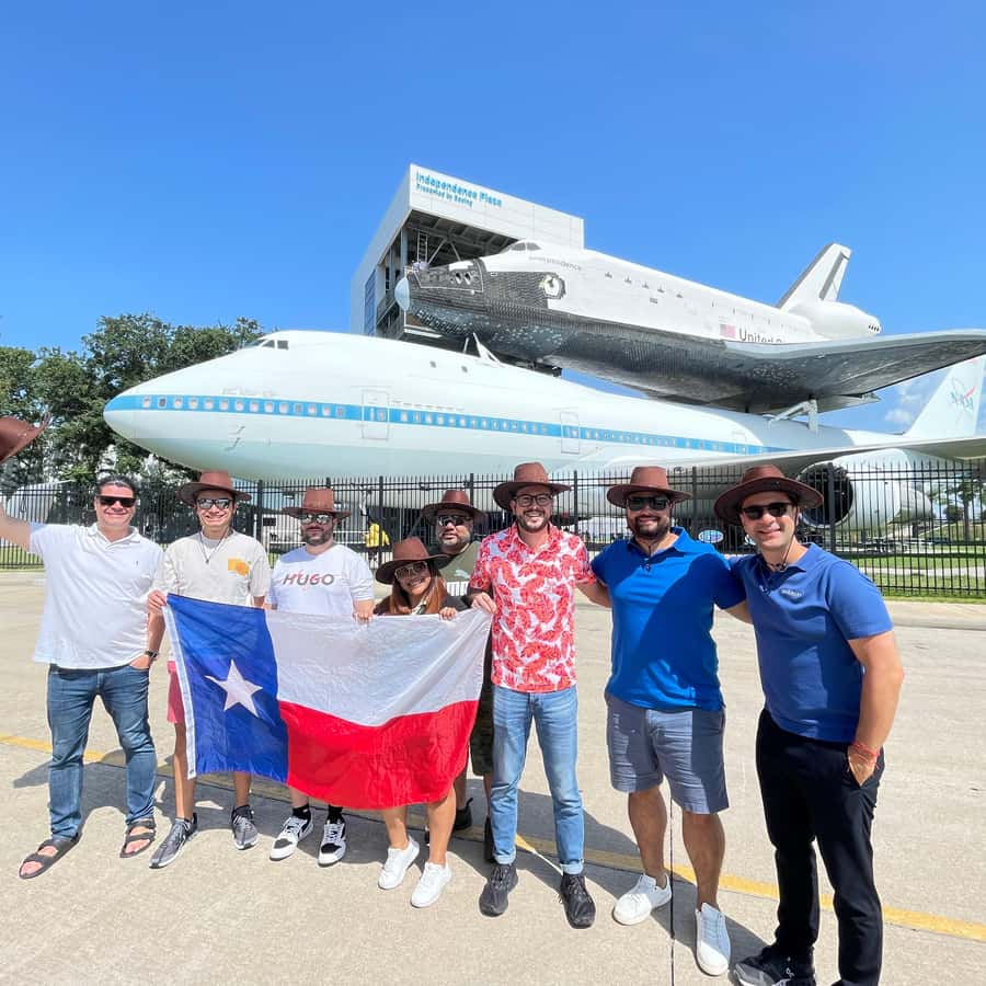 Ellen Ochoa, la única astronauta latina que ha viajado al espacio, se  retira después de 30 años en la NASA | Noticias Univision Hispanos |  Univision, image size:900x900