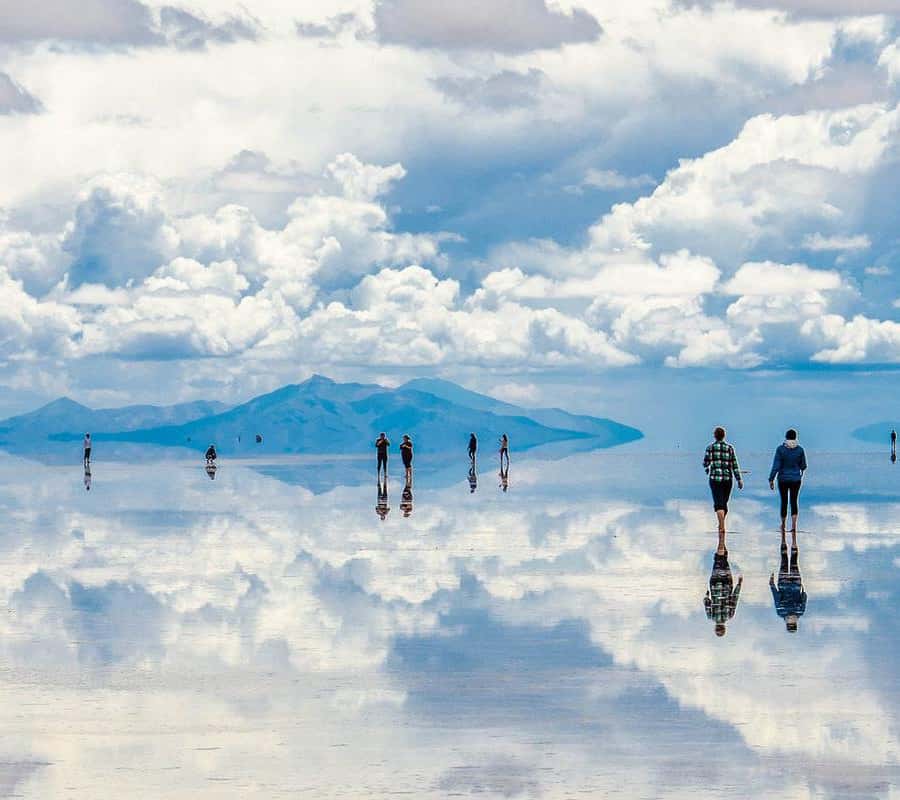 ウユニ：ウユニ塩湖の伝統ツアー+サンセットツアー | GetYourGuide