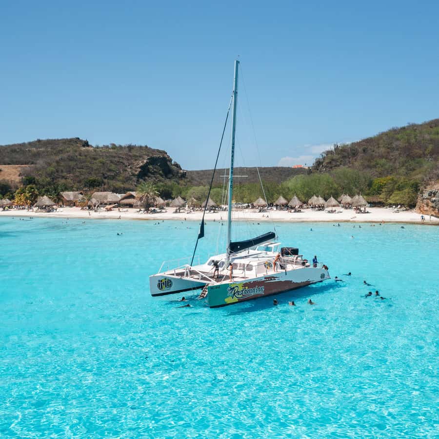 库拉索：西海岸游船之旅，包含海滩、烧烤与蓝洞探险| GetYourGuide