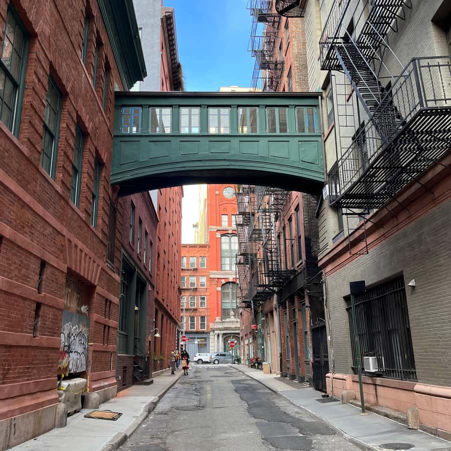 뉴욕: 트리베카의 영화적 예술 산책 | GetYourGuide, image size:900x900