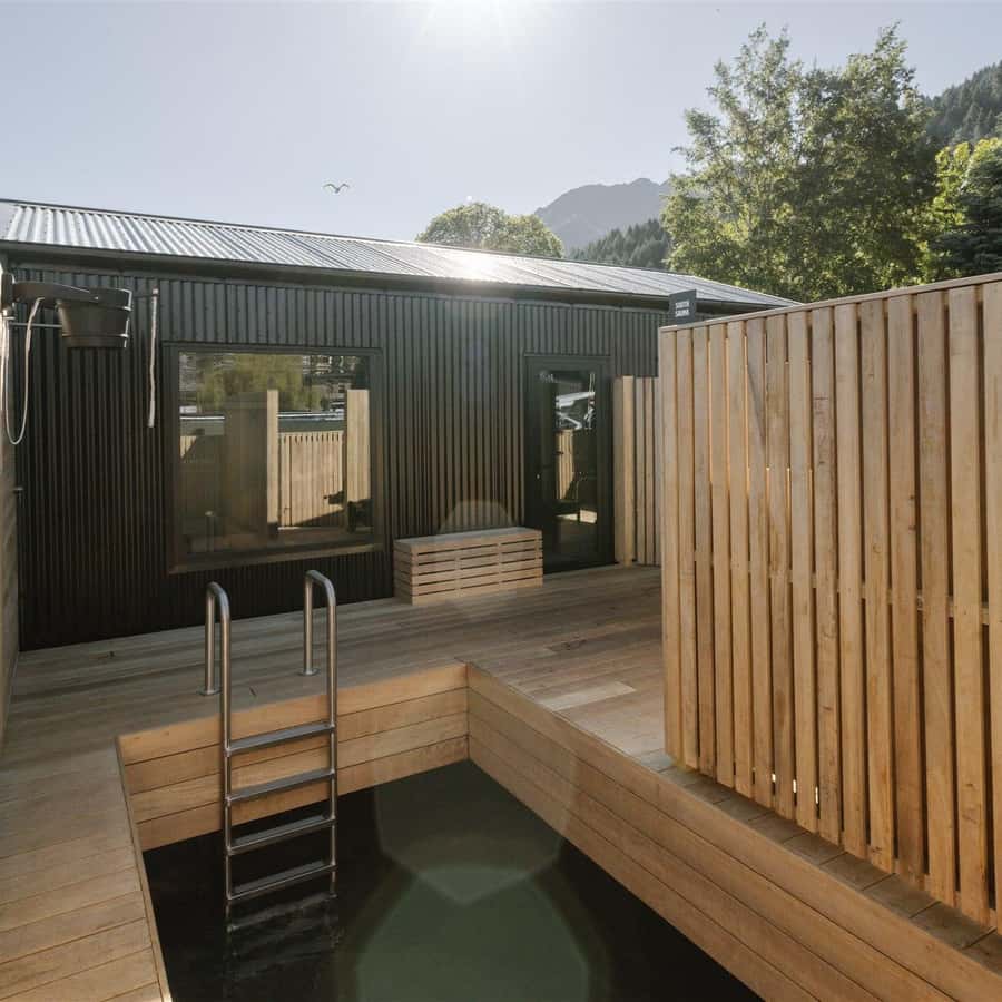 Queenstown: Floating Sauna Experience on Lake Whakatipu