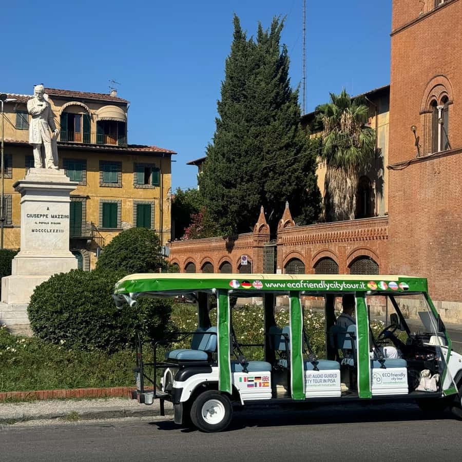 Historische gebouwen buiten het toeristische centrum van Pisa