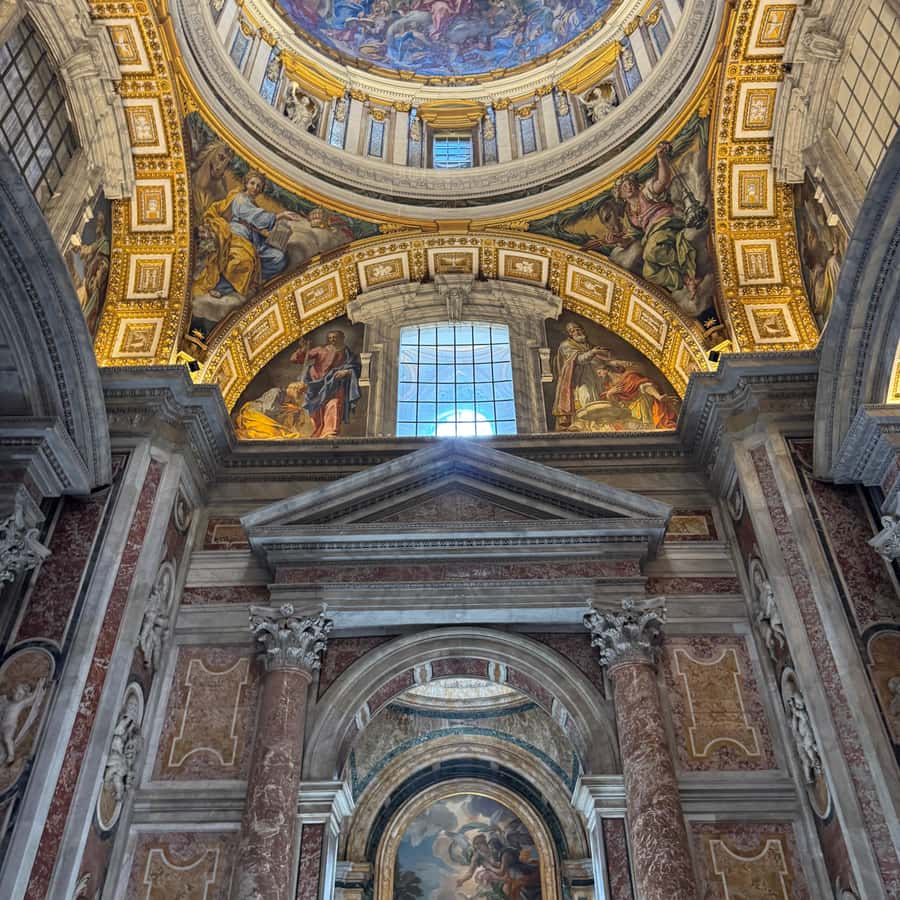 バチカン：芸術・信仰・無限の視点から見るサン・ピエトロ大聖堂