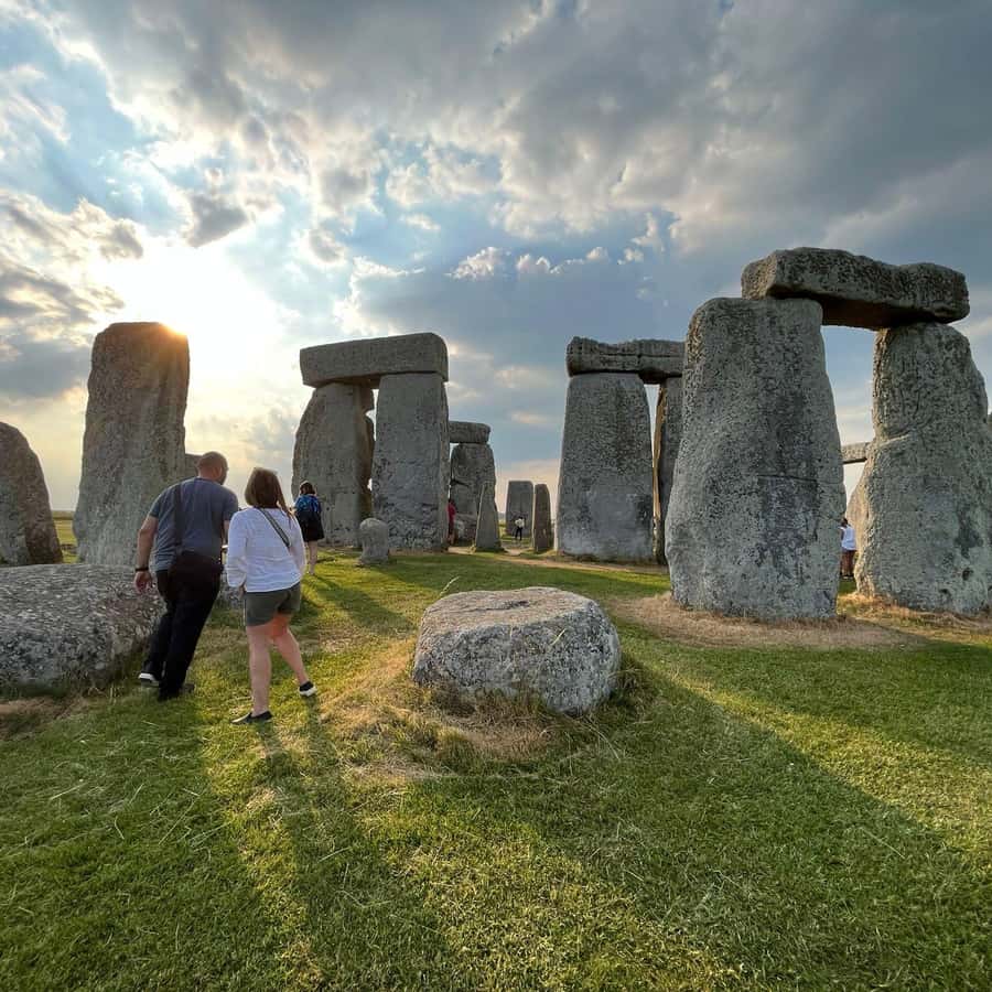 レイコックとバースのストーンヘンジプライベートサンセットツアー