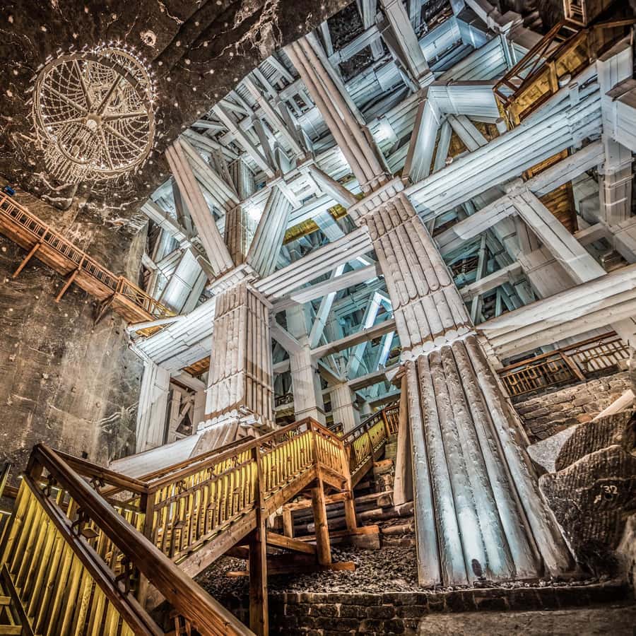 クラクフ：アウシュビッツとヴィエリチカ岩塩坑ガイド付き日帰りツアー