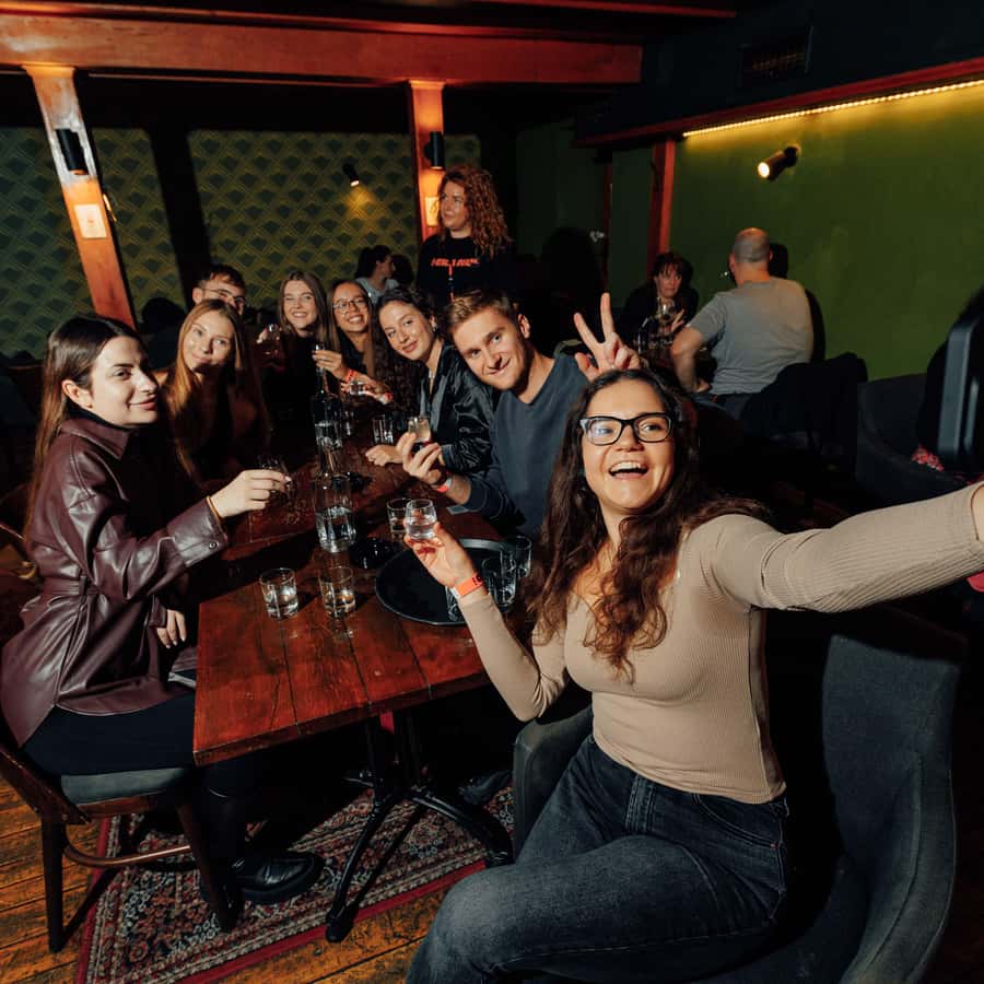 布拉迪斯拉发：串酒吧之旅（含VIP 入场、免费小杯烈酒和啤酒） | GetYourGuide