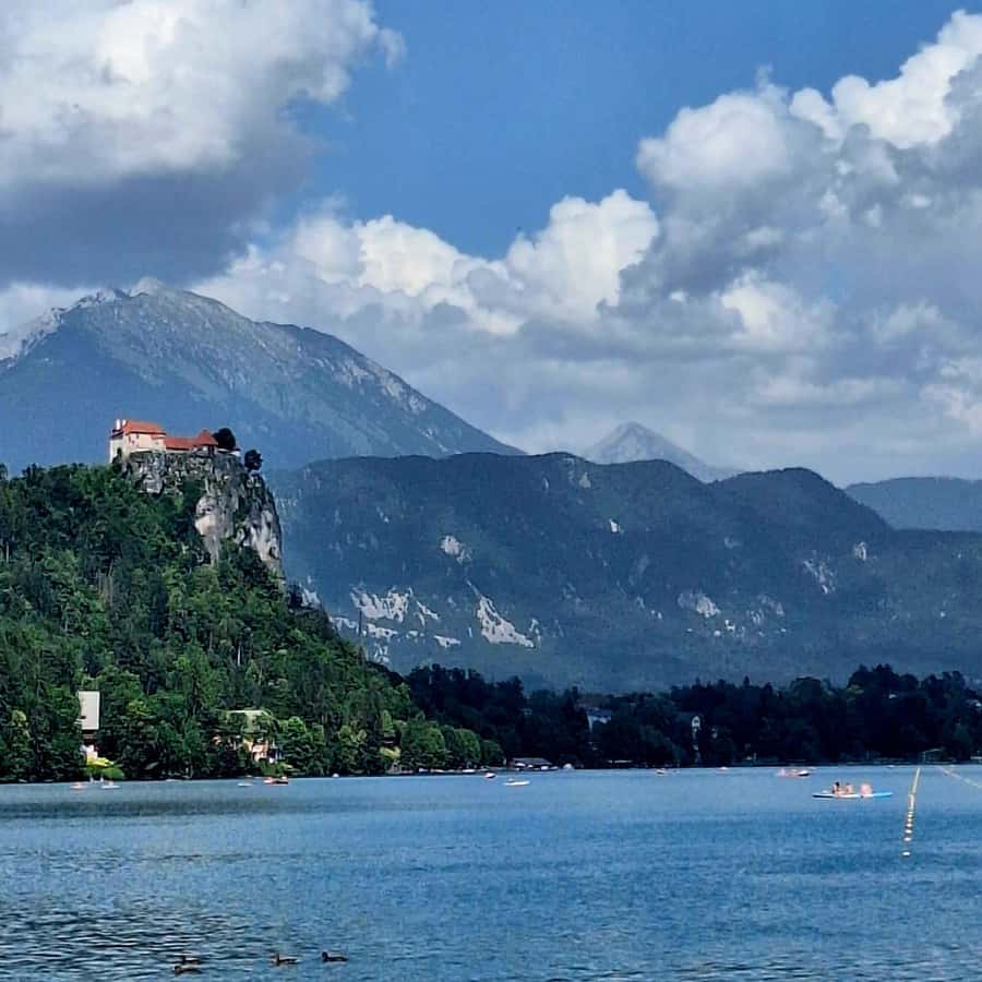 从萨格勒布出发：卢布尔雅那和布莱德湖小型团体导游游| GetYourGuide
