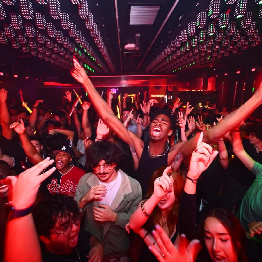 大阪道頓堀：GIRAFFE ナイトクラブ チケット & VIP（外国人向け