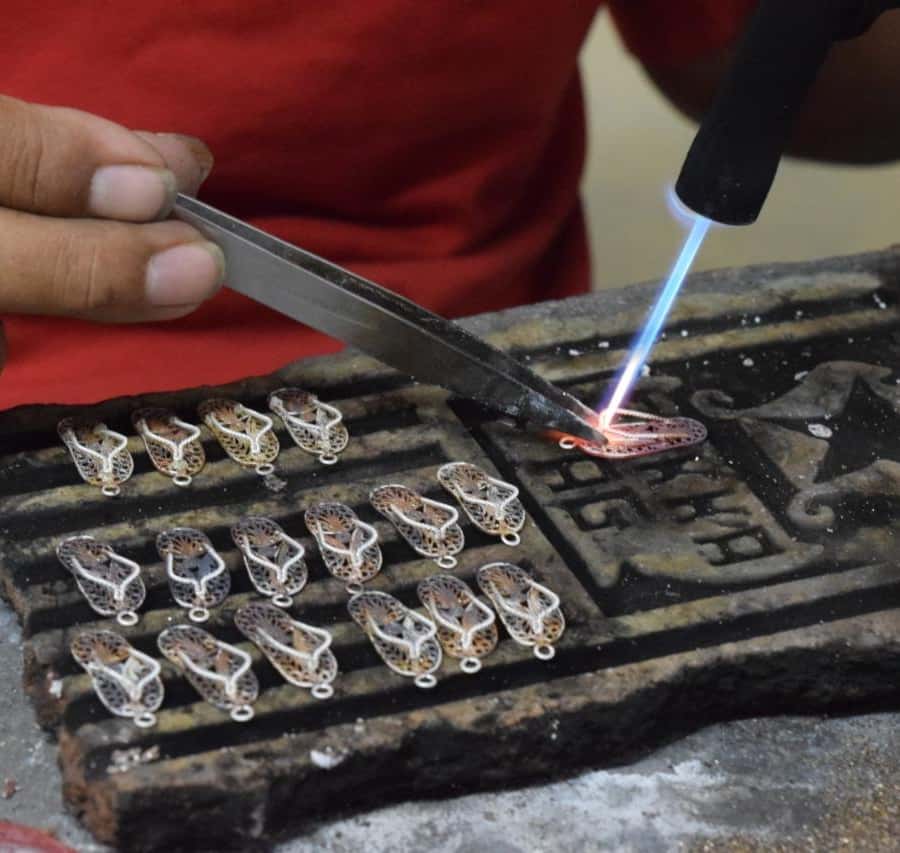 ジョグジャカルタ：コタゲデの銀細工師ショートコース | GetYourGuide