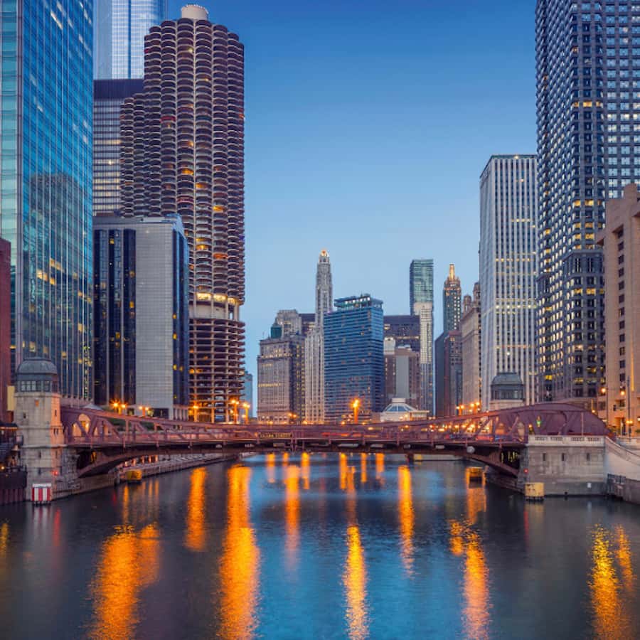芝加哥河：1.5 小时导览建筑河船之旅| GetYourGuide