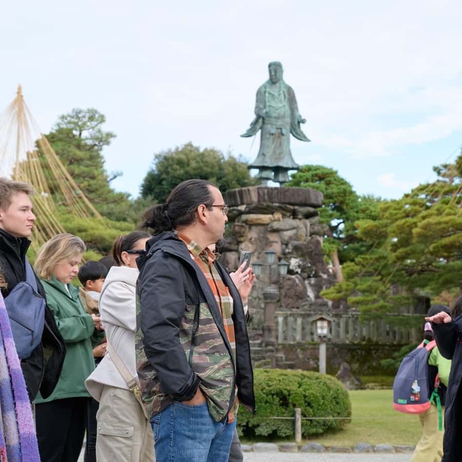 가나자와: 현지 가이드가 안내하는 역사 정원 워킹 투어 | GetYourGuide