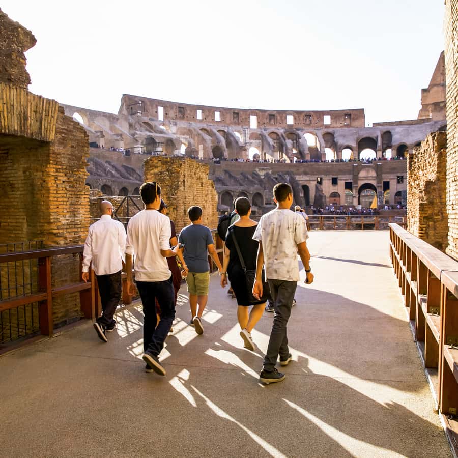 コロッセオ地下と古代ローマツアー | GetYourGuide