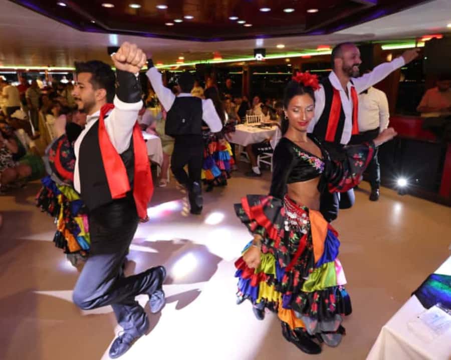 イスタンブール：大晦日ボスポラス海峡クルーズディナー＆パーティー