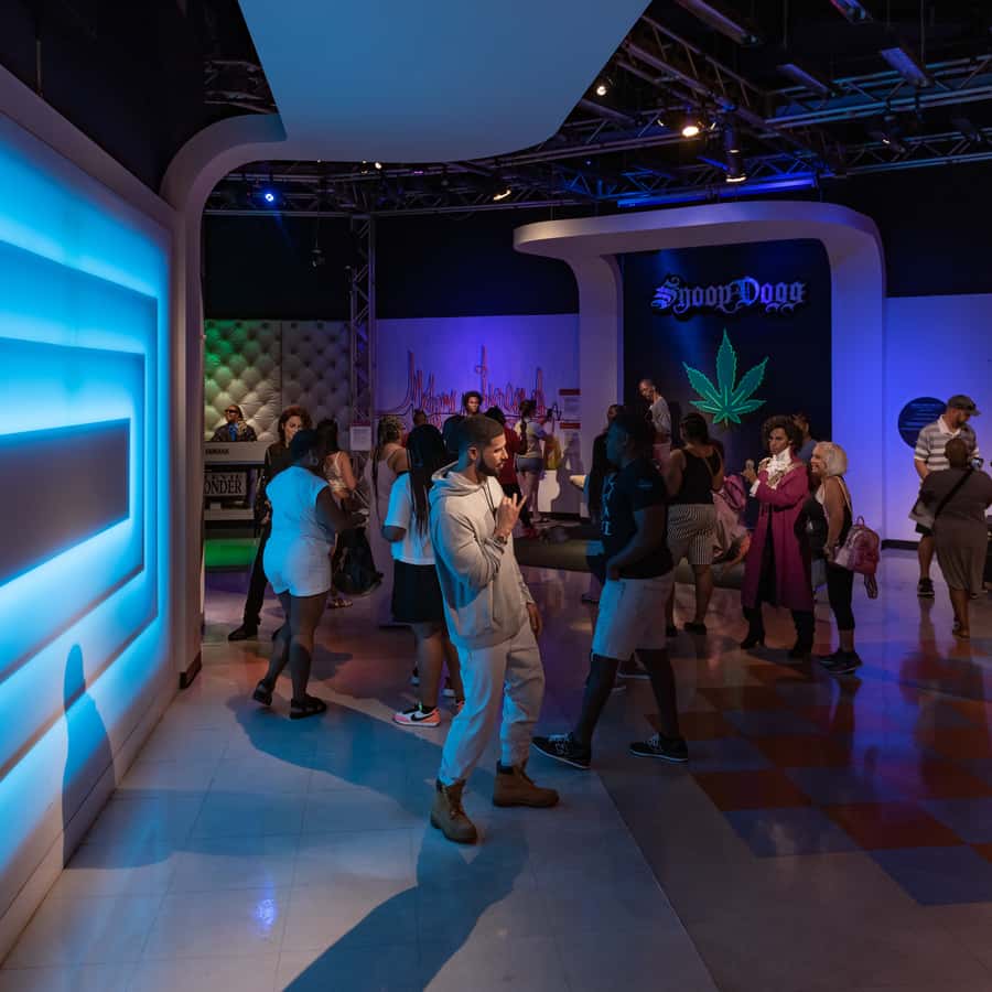 【宮城県仙台市】ベガス VEGAS／モダンレッド おまけ付き【美品】 0108114626_5e154282e78b6.jpg.webp