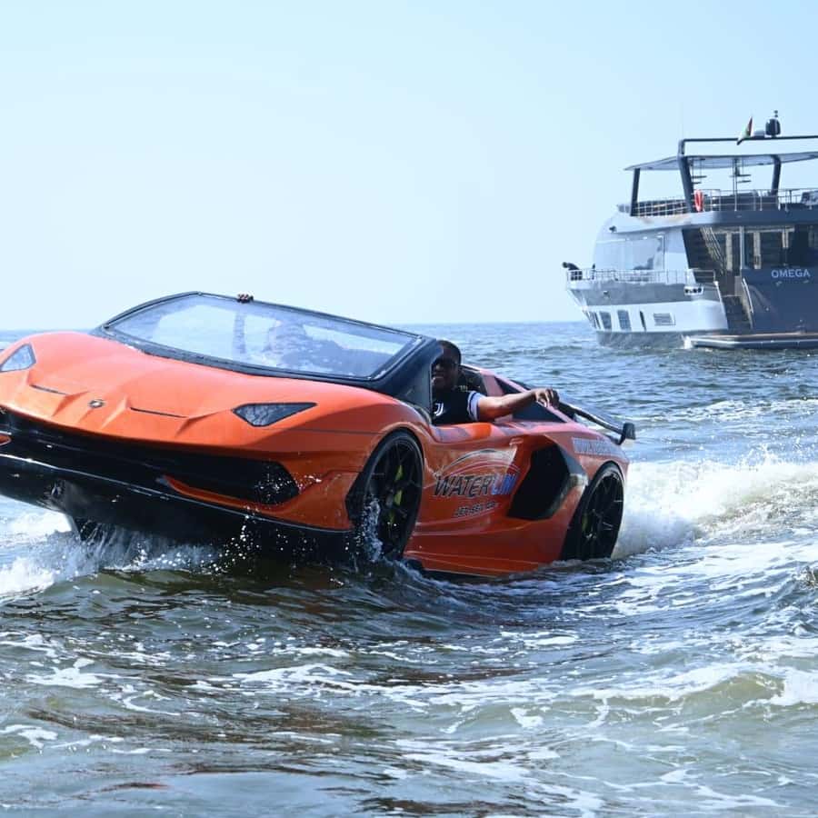 Dubái: alquiler de coche jet Lamborghini de lujo en Dubai Marina |  GetYourGuide, image size:900x900