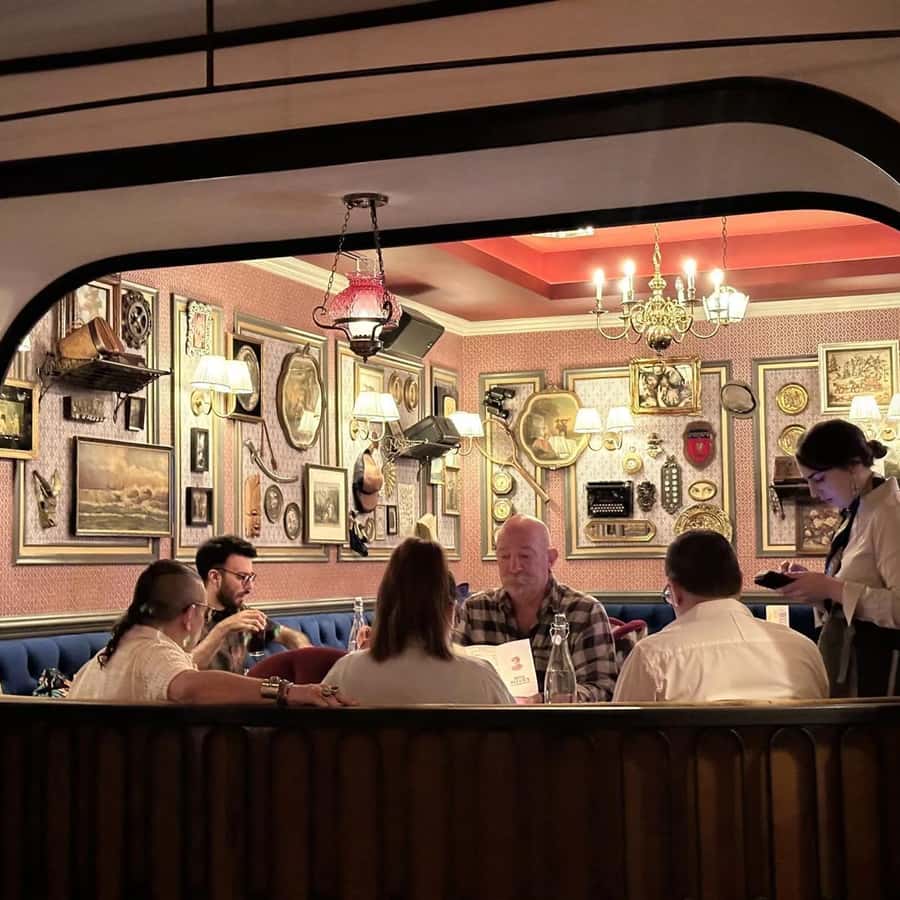 纽约酒吧之旅：黑帮、英雄与百老汇的璀璨灯光| GetYourGuide