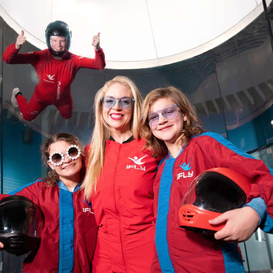 College Football 25》发布近一年：大学运动员NIL权益深化与市场反响- 美国续航教育, image size:900x900