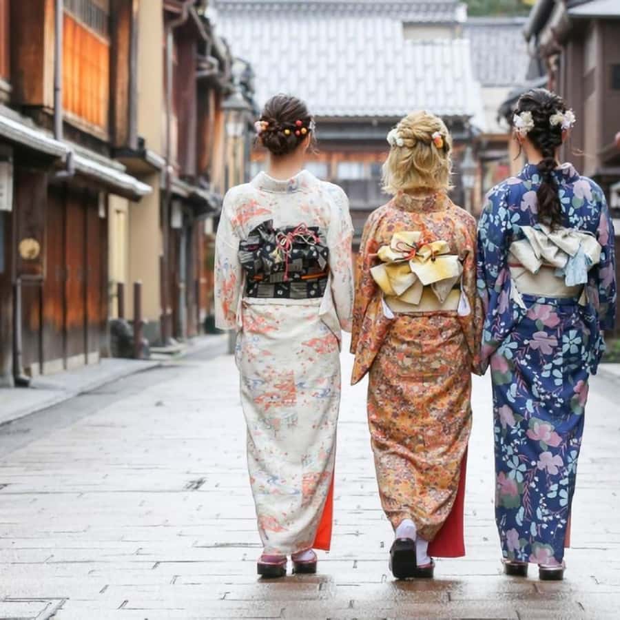Kanazawa: Japanese Kimono Rental near Higashi Chaya District
