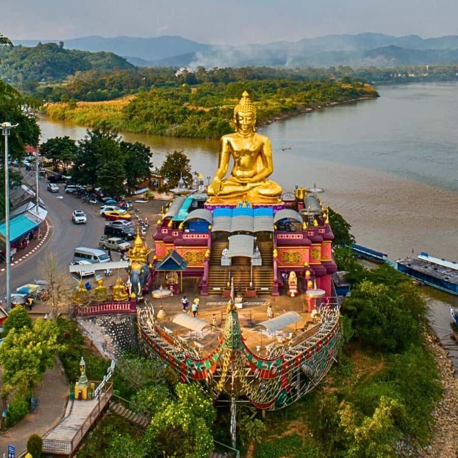 チェンマイ発：チェンライ寺院・ゴールデントライアングル＆ボート