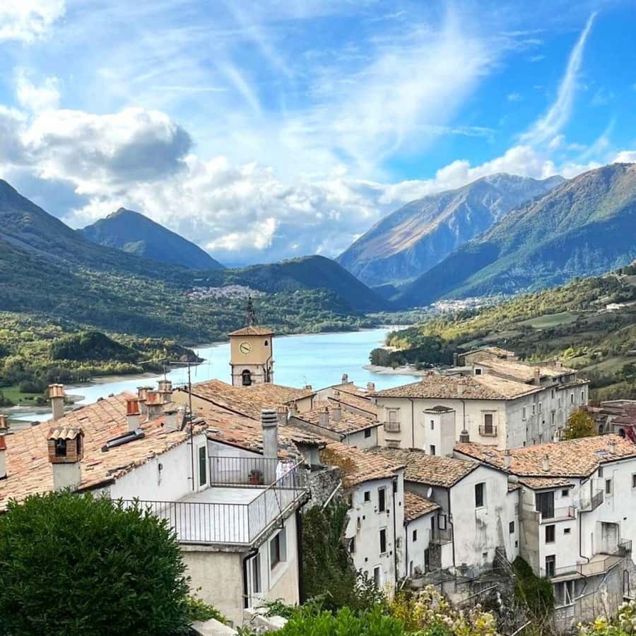 Recorre el corazón de los Abruzos | GetYourGuide, image size:900x900