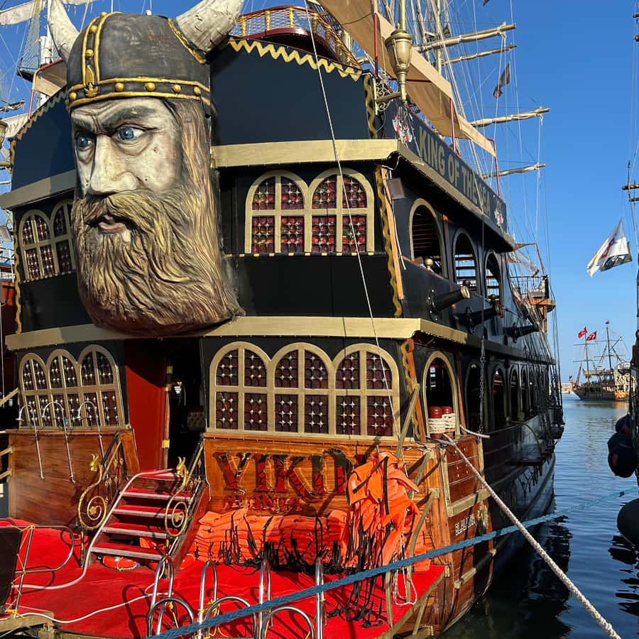 アルanya：食事とドリンク付き海賊船ツアー | GetYourGuide