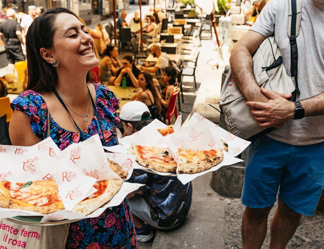 Spritz en Napolitaanse hapjes tijdens een culinaire tour in Napels