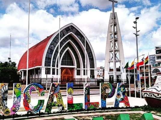 Pucallpa: Rotes Land des Dschungels