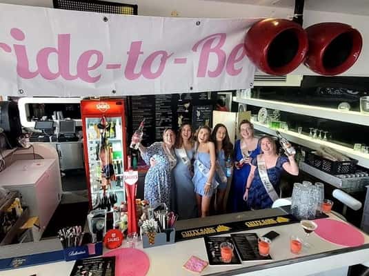 Albufeira: Cocktail Making Class at The Waterfront