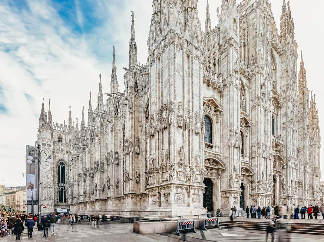 Uitzicht vanaf de terrassen van de Duomo in Milaan