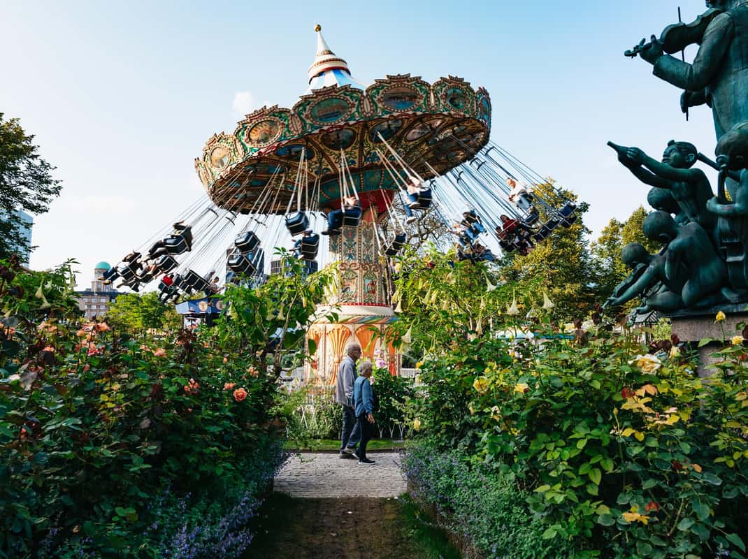 Tivoli Gardens met lichtjes in de avond