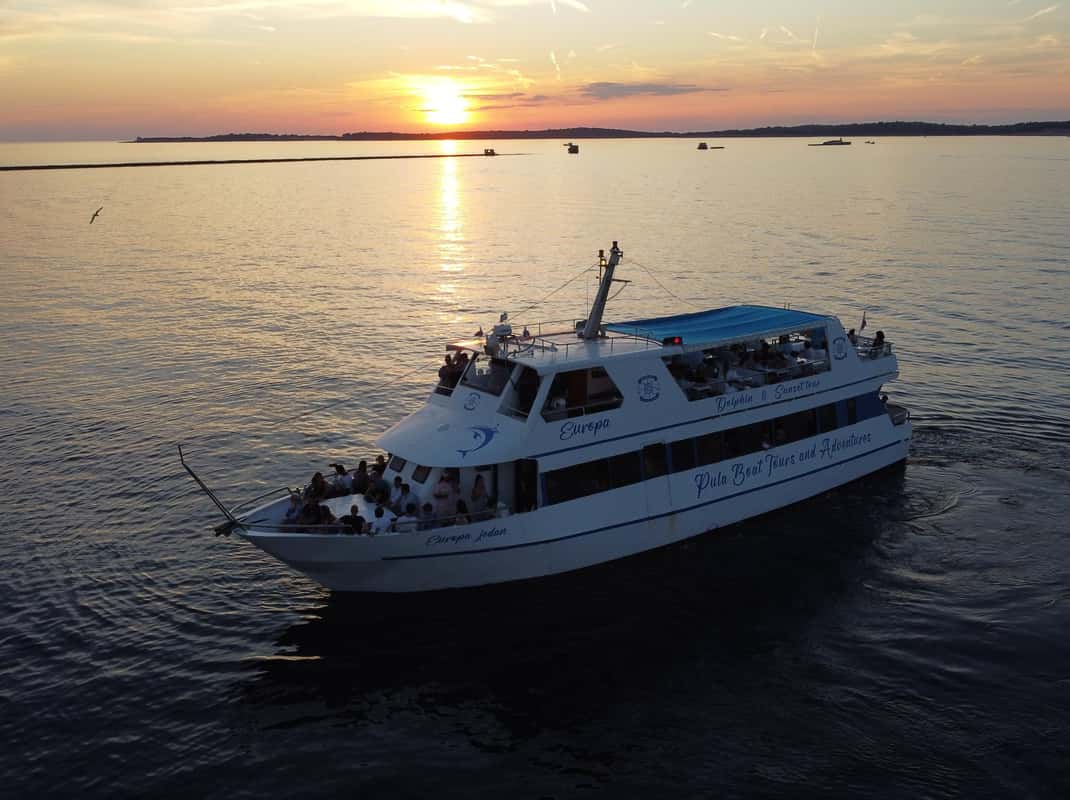 Dolfijnen zonsondergangcruise Pula met diner