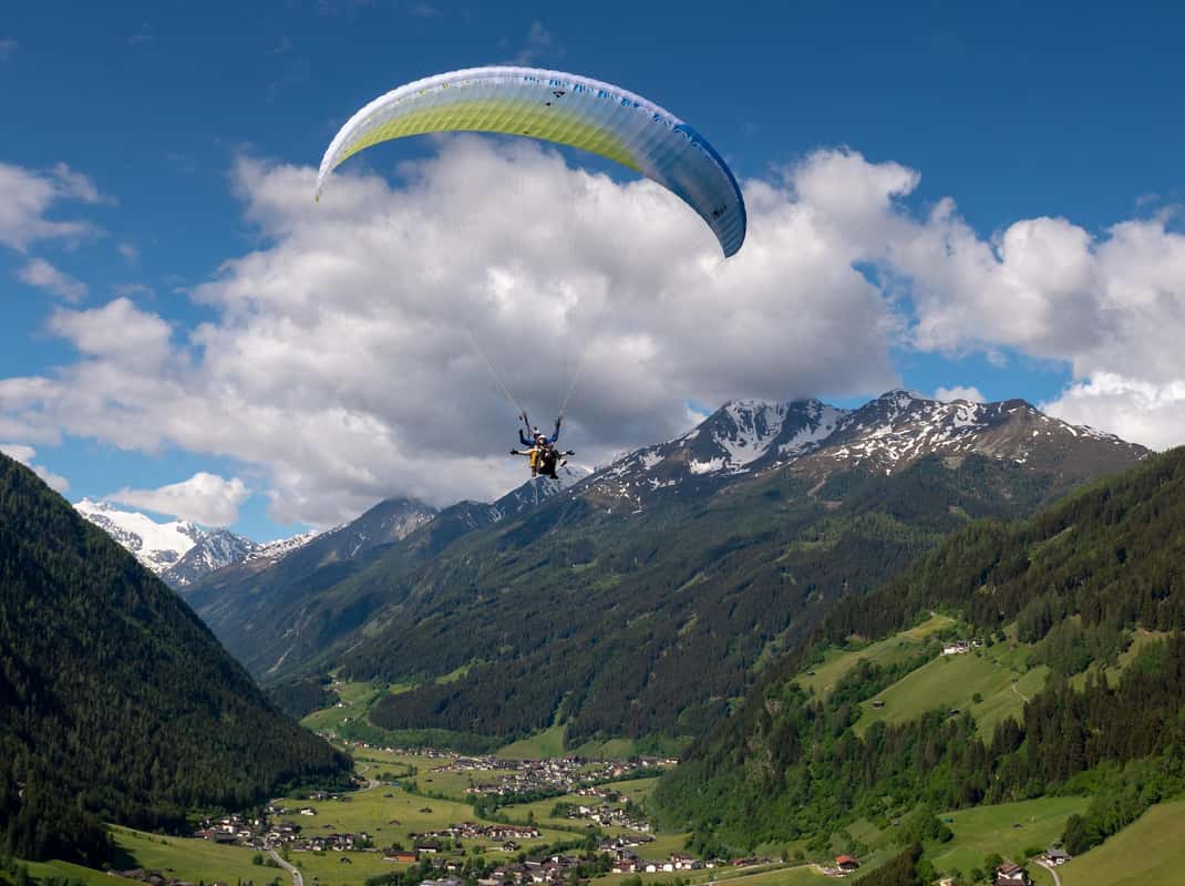 Paragliding boven Stubaital Alpen