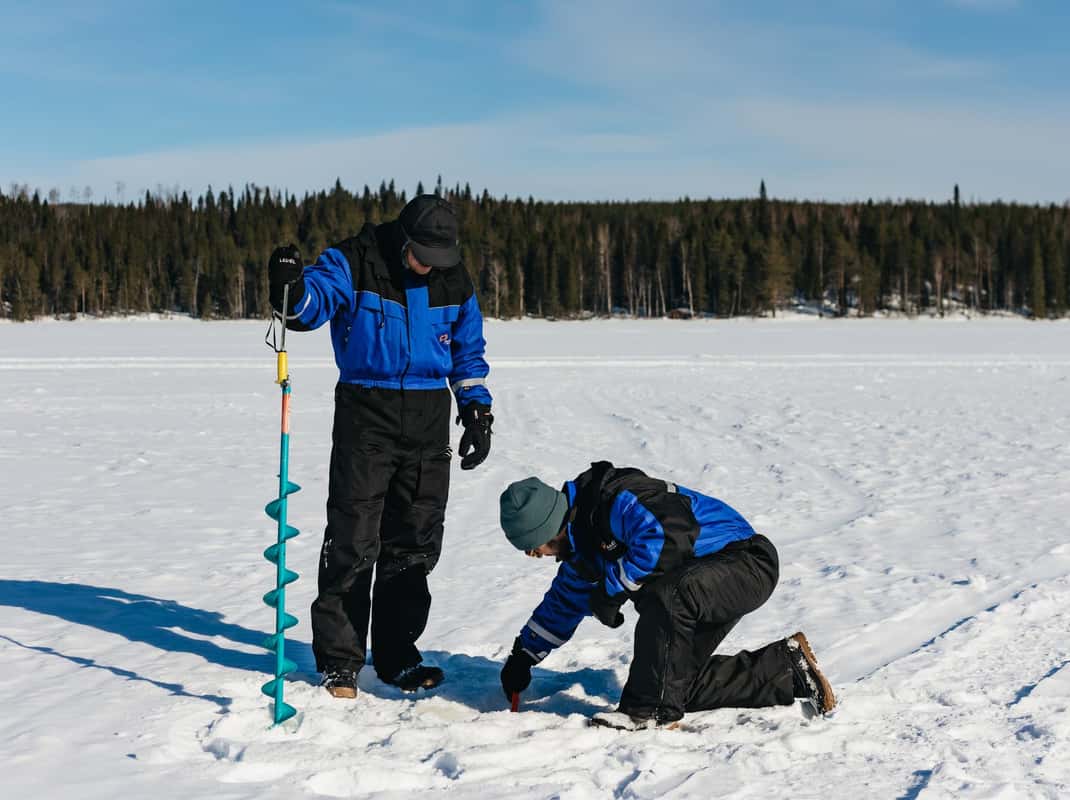 IJsvissen na sneeuwscooterrit