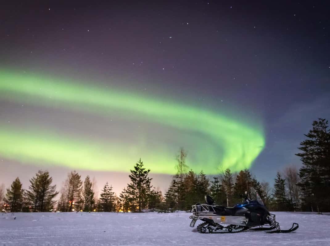 Sneeuwscooter noorderlichtjacht Levi