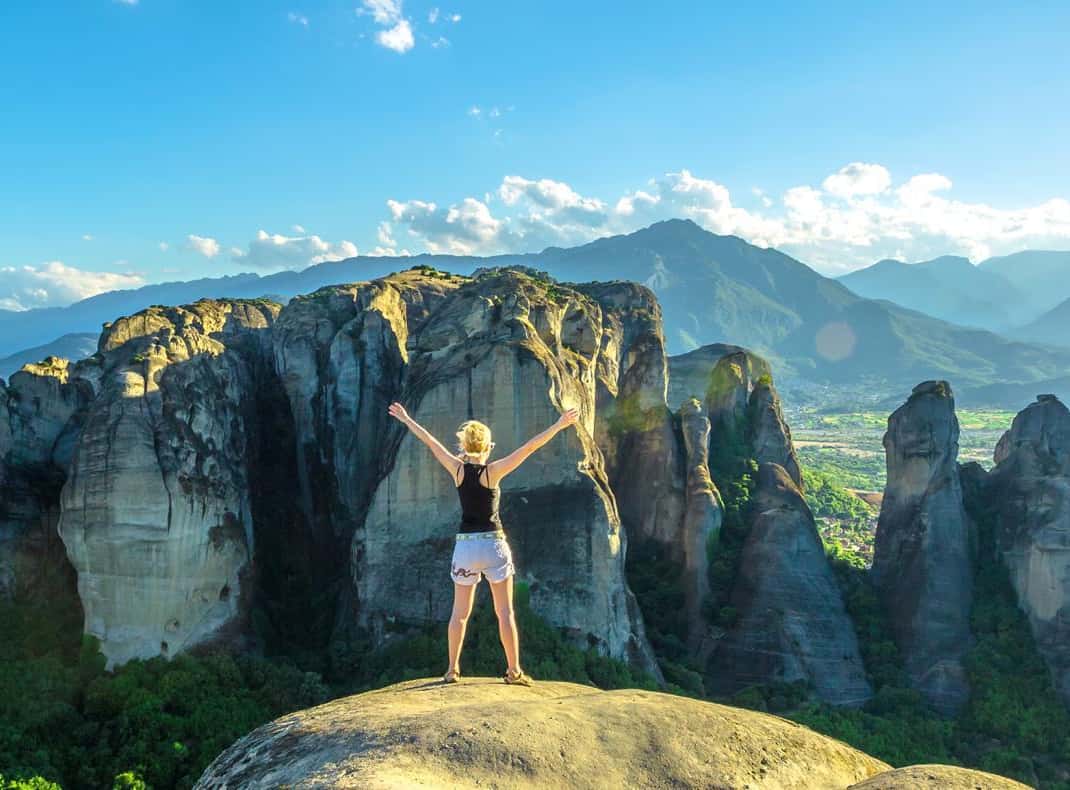 Meteora kloosters op rotsen vanuit Thessaloniki