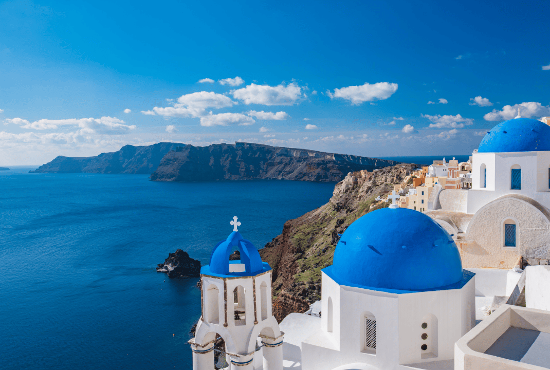 Santorini witte huizen blauwe koepels