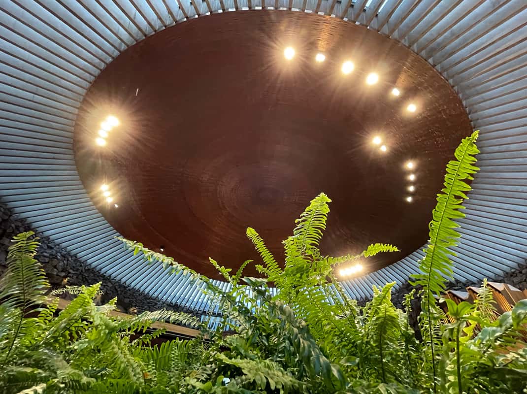 Rotswanden interieur kerk