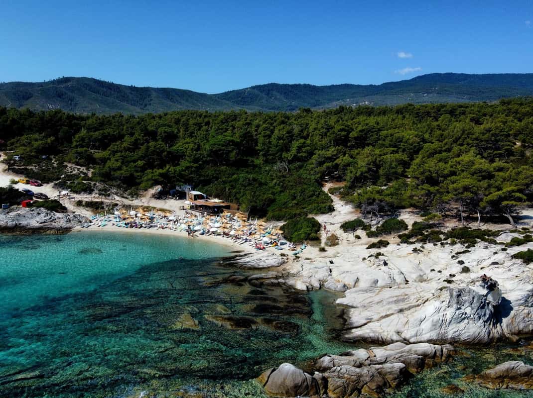 Kristalhelder water bij Sithonia strand