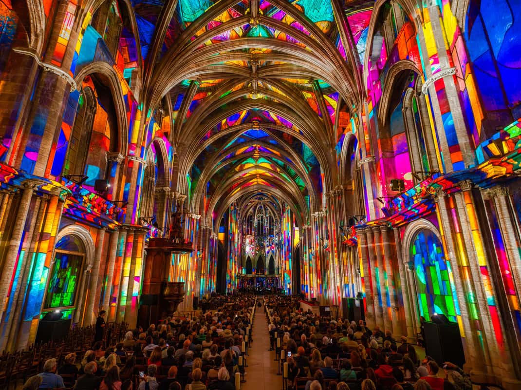 Luminiscence lichtshow in de Basiliek van Nice