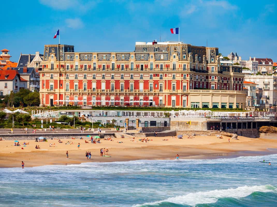 Zicht op de kust in Biarritz in Frans Baskenland